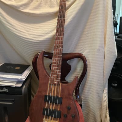 peavey  cirrus 5 string bass guitar walnut image 16
