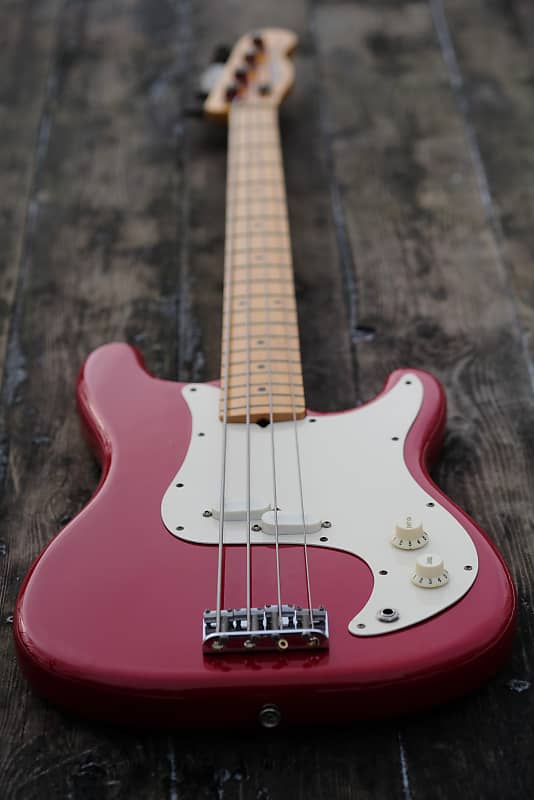 Fender Bullet Bass Deluxe Olympic White 1982 – Chicago Music