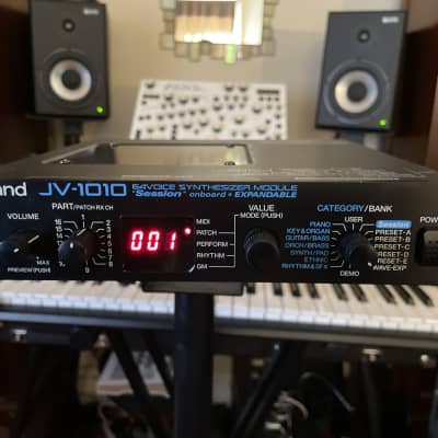 Roland JV-1010 64-Voice Synthesizer Module 1999 - 2003 - Black