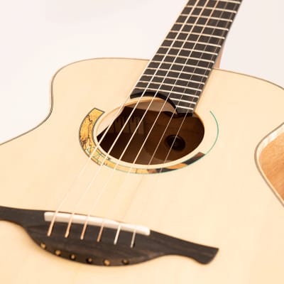 Maxmonte Roe Soprano Acoustic Guitar, Italian Spruce & Italian Walnut image 11