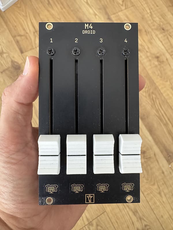Der Mann Mit Der Maschine DROID M4 - Motor Fader
