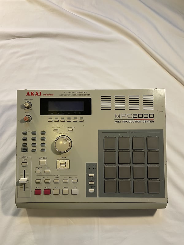 Akai MPC2000 MIDI Production Center 1997 - 2001 - Grey image 1