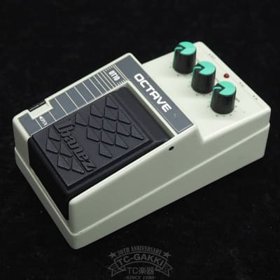 Ibanez　アイバニーズ　OCTAVE　オクターバー　【 OT10 】 Ibanez-OT-10 Octaver - YouTube