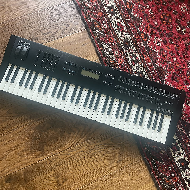 Alesis QS6.1 Synthesizer Keyboard (Closet Classic)