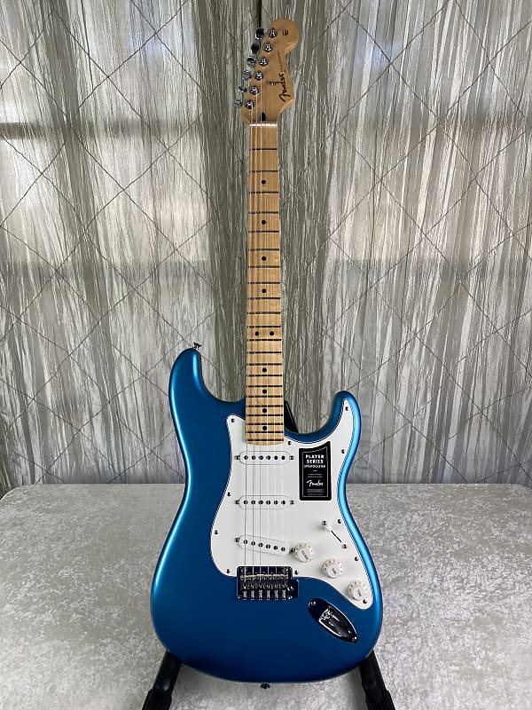 Fender Limited Edition Player Stratocaster Electric Guitar, Maple  Fingerboard - Lake Placid Blue