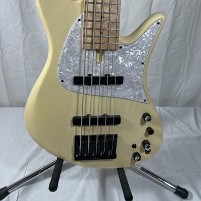 Fodera Guitars Emperor 5 Standard Classic bass guitars