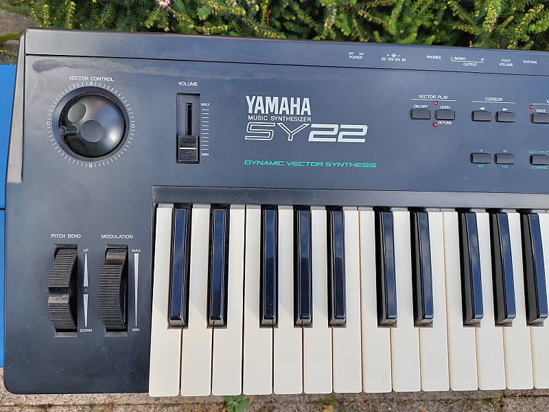 Yamaha SY22 Dynamic Vector Synthesizer