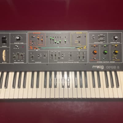 Moog Opus 3 1979 - Black