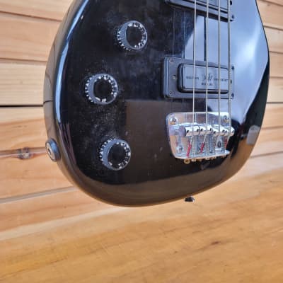 Peavey Foundation Left-Handed Bass with Hardshell Case - Black image 4
