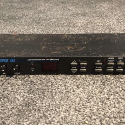 配信機器・PA機器・レコーディング機器 Alesis Midiverb III Alesis Midiverb III 配信機器・PA機器・レコーディング機器