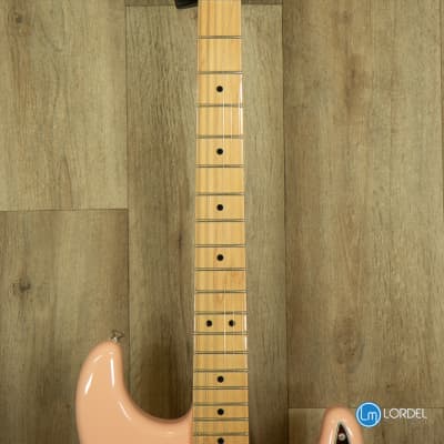 Fender player stratocaster shell pink maple neck image 4