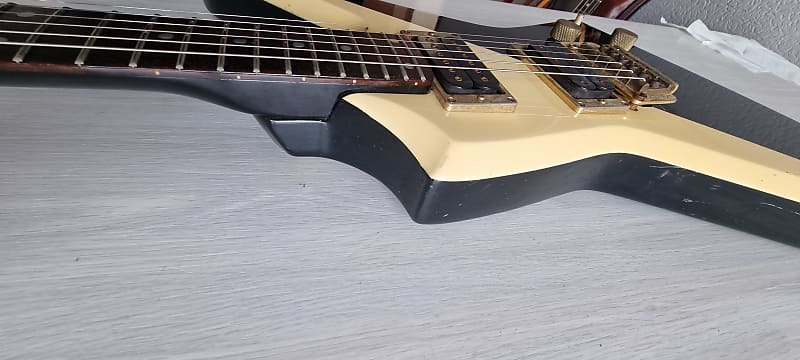 Aria Pro II ZZ Custom 1980s Black & White rare color Aria Pro II ZZ Custom 1980s Black & White rare color