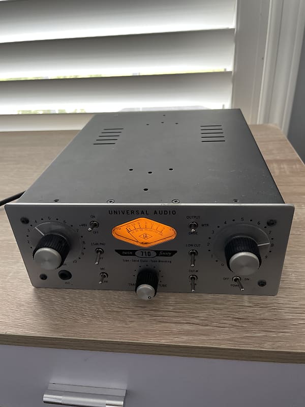 Universal Audio 710 Twin-Finity マイクプリアンプ 710 Twin-Finity Tone-Blending Mic Preamplifier – Universal Audio