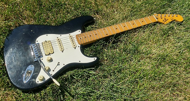 Squier by Fender Stratocaster HSS 90s Black/Maple Squier by Fender Stratocaster HSS 90s Black/Maple
