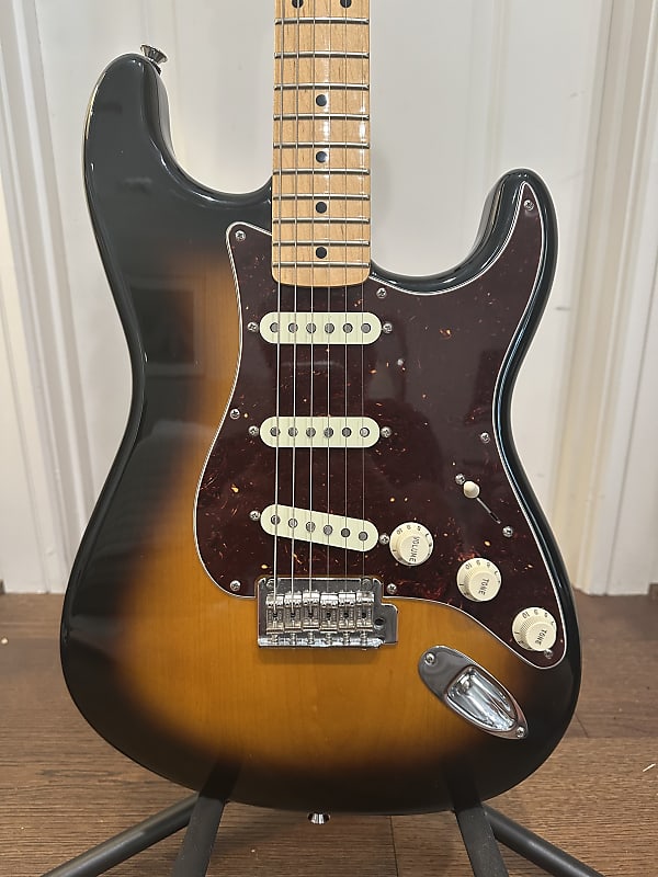 Fender '50S ストラト【60th記念モデル】 Fender 60th Anniversary Classic Player '50s Stratocaster Desert