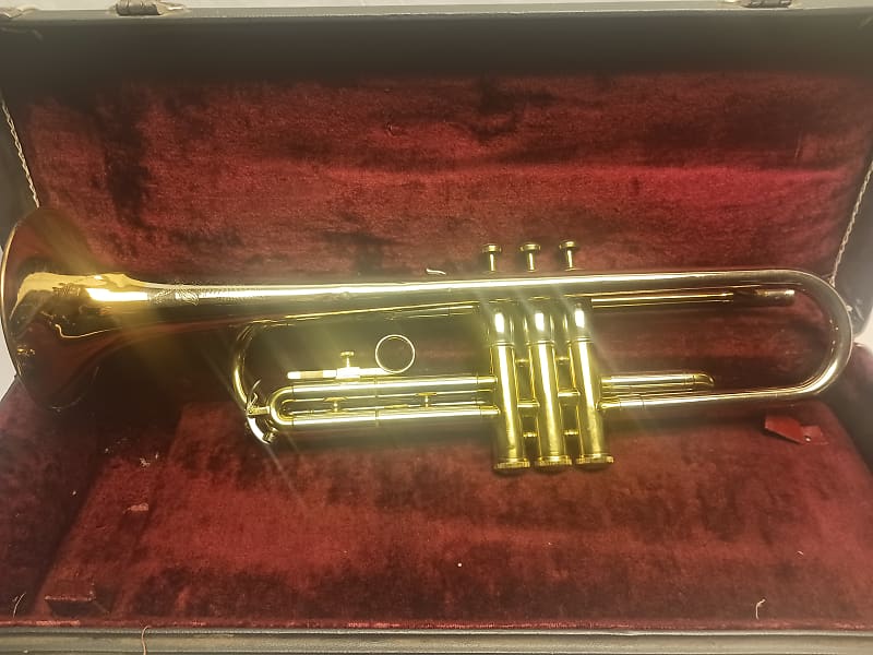 F. E. Olds Special Trumpet VIntage 1958. W/Case & Mouthpieces