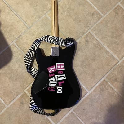 Squier Hello Kitty Stratocaster Black image 2