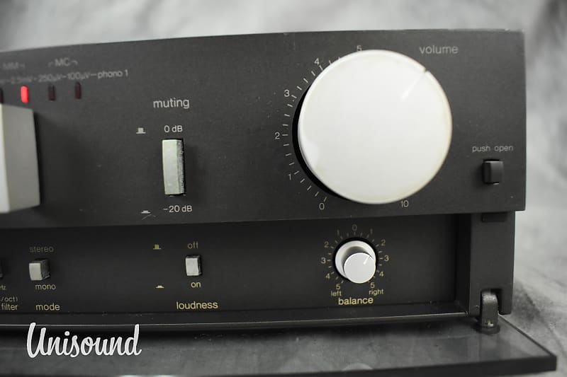 Technics SU- A6 stereo DC control amplifier in very good Technics SU- A6 stereo DC control amplifier in very good