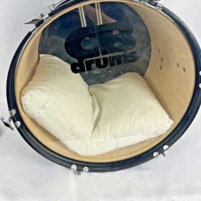 CB drums SP series Bass drum Good condition 22" by 14.5" image 4