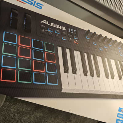 Alesis VI25 USB MIDI Keyboard / Pad Controller
