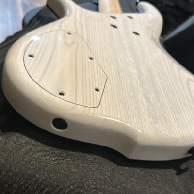 F Bass BN5 2022 - BN5 Trans White with Binding Bass Guitar image 8