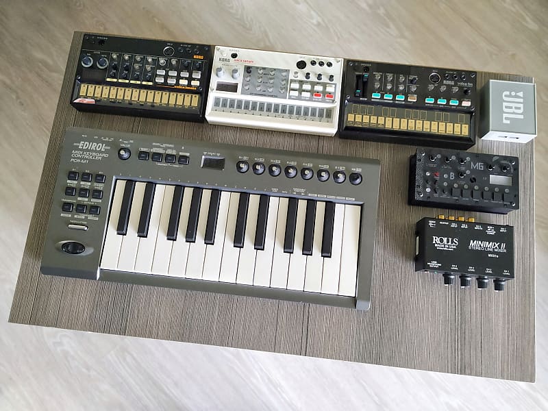 Volca Beats FM Sample + JBL Go + mixer + midi controller Reverb