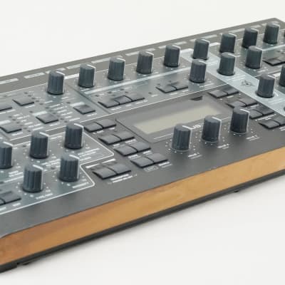 Access Virus Ti 2 Synthesizer Desktop MIDI + Fast Neuwertig + 1Jahr Garantie