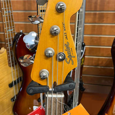 Squier Classic Vibe '60s Jazz Bass  Fretless S 3-Color Sunburst image 6