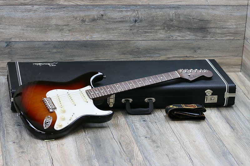 Fender Limited Edition American Standard Stratocaster with Rosewood Neck Sunburst 2014 image 2