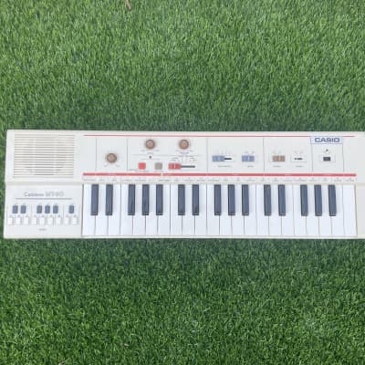Casio MT-40 Casiotone 37-Key Synthesizer 1981 - 1982 - White