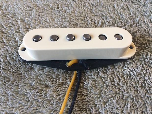 送料無料の商品 Fender Custom Shop Fat '50s Stratocaster Middle Pickup ギター