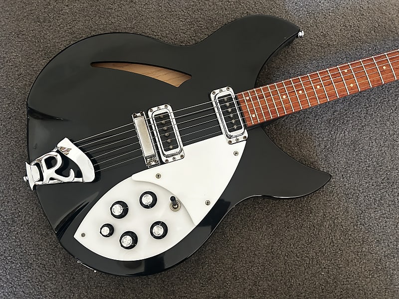 Rickenbacker 330 Jetglo 2009製 Rickenbacker Model 330 Jetglo 2009 Electric Guitar Used Free