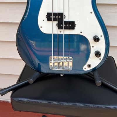 Fender Precision Bass 1984 - 1987 - Lake Placid Blue image 3