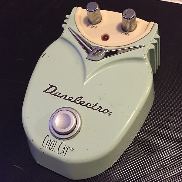 Danelectro Cool Cat コーラス ダンエレクトロ　エフェクター Danelectro COOL CAT Chorus Pedal 1990's - YouTube