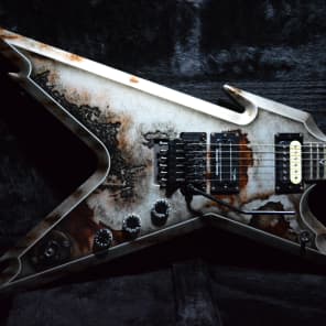 Dean Guitars Relaunches Dimebag Darrell Razorback Rust – Music Connection  Magazine