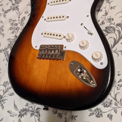 Squier Classic Vibe Stratocaster '50s Loaded Body, 2-Tone Sunburst image 1