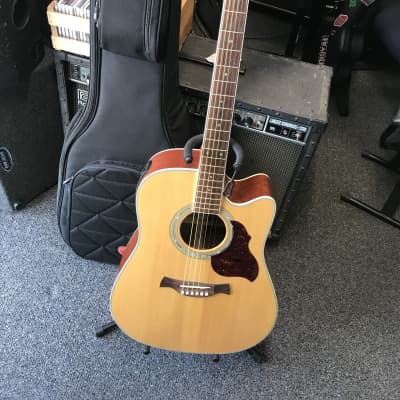 Crafter DE8/N Acoustic Electric Guitar made in Korea 2004 ( LR BAGGS) very good condition with new thick road runner case image 2