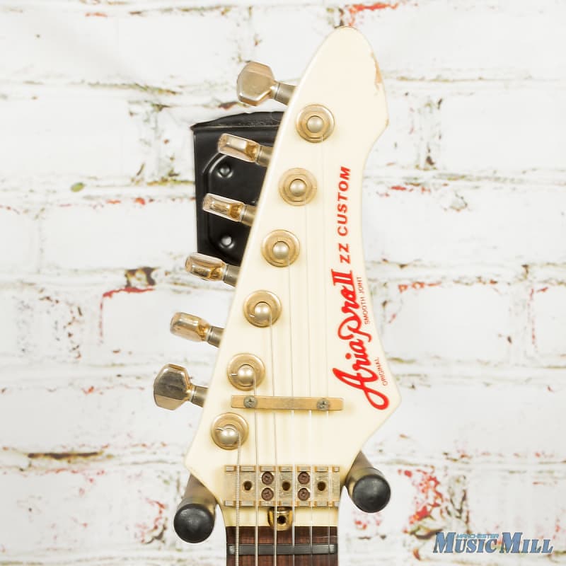 1980s Aria Pro II ZZ Custom Electric Guitar White with Red 1980s Aria Pro II ZZ Custom Electric Guitar White with Red