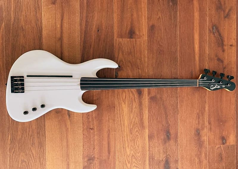 Godin Z1 White Reverb