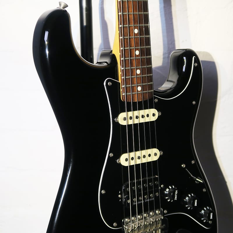 Fender Stratocaster Black 1991 Kurt Cobain Vandalism Strat Japan Seymour  Duncan Electric Guitar