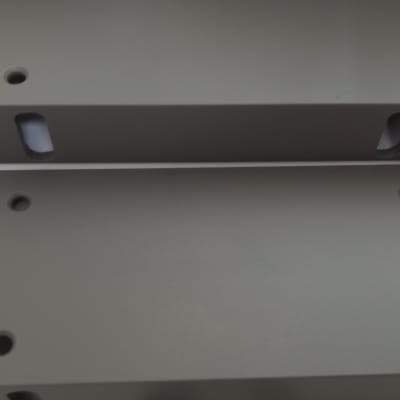 Rack ears to fit Akai S6000 + screws Akai sampler