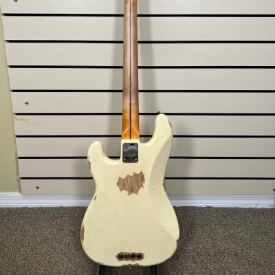 Fender Custom Shop 55 Precision Bass Heavy Relic Vintage White 2023 image 2