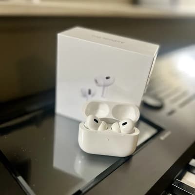 Apple AirPods with MagSafe Charging Case, 3rd Gen | Reverb