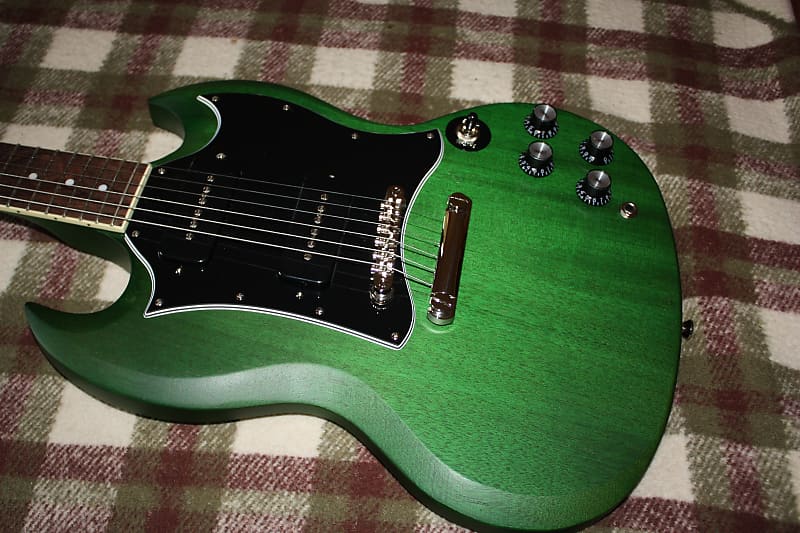 【希少】 Epiphone SG Classic Worn P90 Green Epiphone SG Classic Worn P90s, Worn Inverness Green at Gear4music