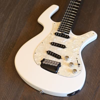 Clean! Parker Guitars USA NiteFly Offset Electric Guitar White + Hard Case Bild 5