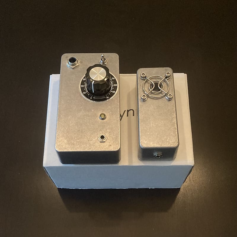 JMT Synth Noisy Microphone Reverb