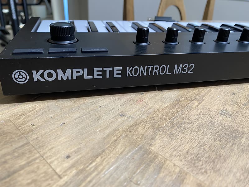 Native Instruments Komplete Kontrol M32 | Reverb Canada