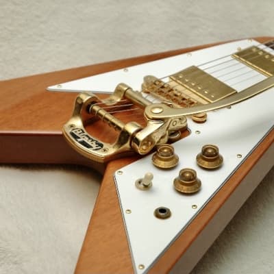 Gibson Flying V '67 Reissue 2002 Natural w/ Bigsby & Vibramate