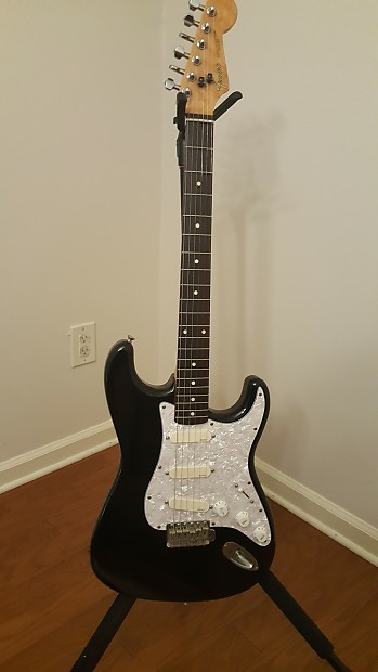 Fender Stratocaster Black Made in Japan 80s with David Fender Stratocaster Black Made in Japan 80s with David