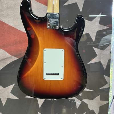 Left-Handed Fender American Standard Stratocaster with Maple Fretboard 2008 - 2016 - 3-Color Sunburst image 9